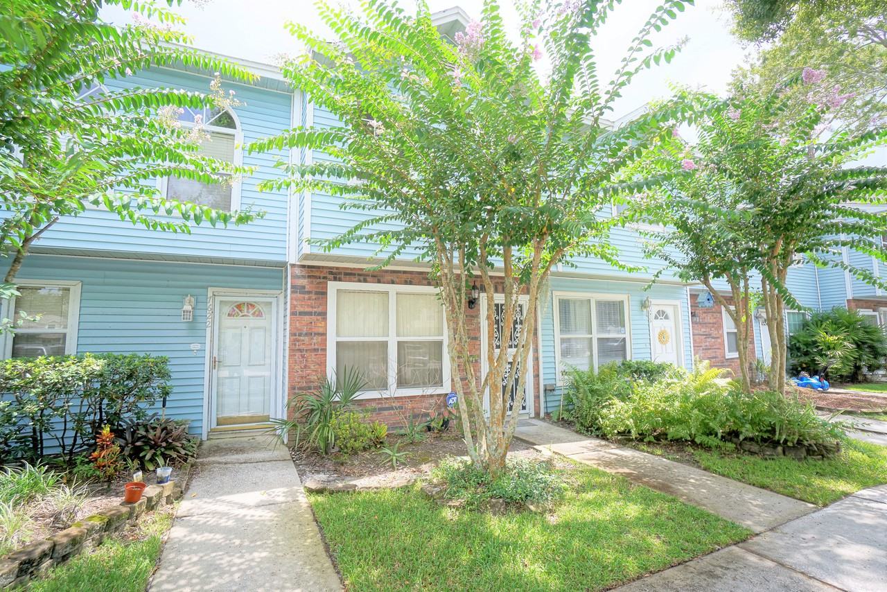 7624 Colonial Ct - Photo 2 of 19