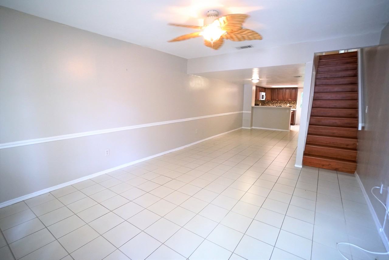 7624 Colonial Ct - Photo 3 of 19