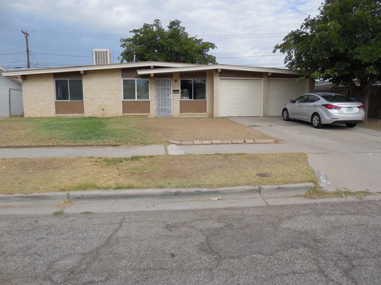 9825 Titan St - Photo 3 of 7