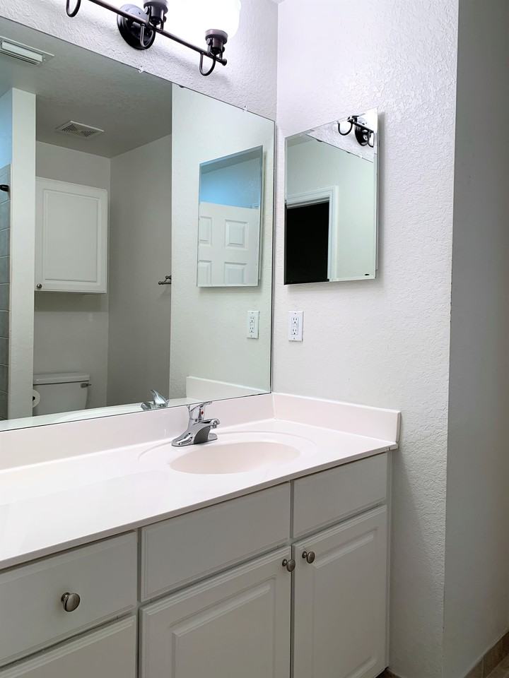 5208 Hampton Beach Pl - Photo 6 of 8
