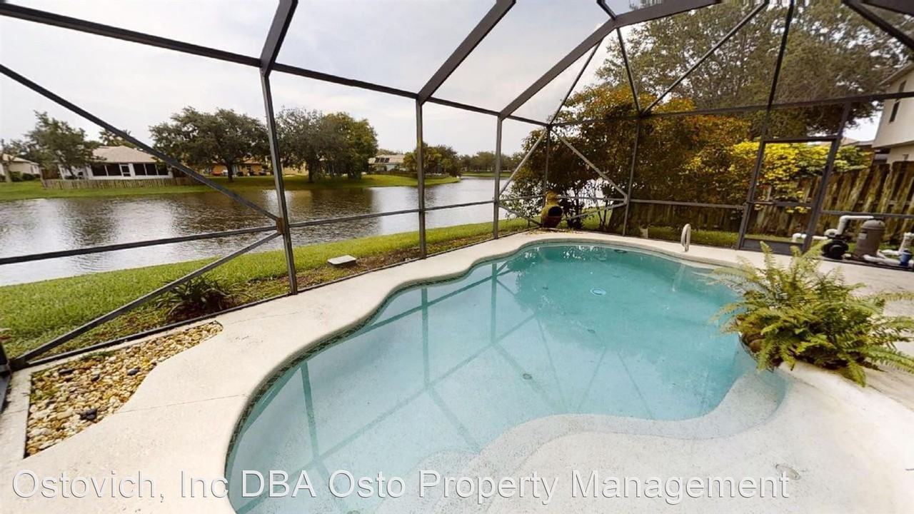 2081 Brookshire Cir - Photo 3 of 42