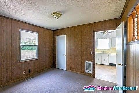 1910 Karen Dr - Photo 2 of 8