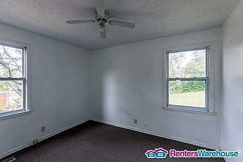 1910 Karen Dr - Photo 3 of 8