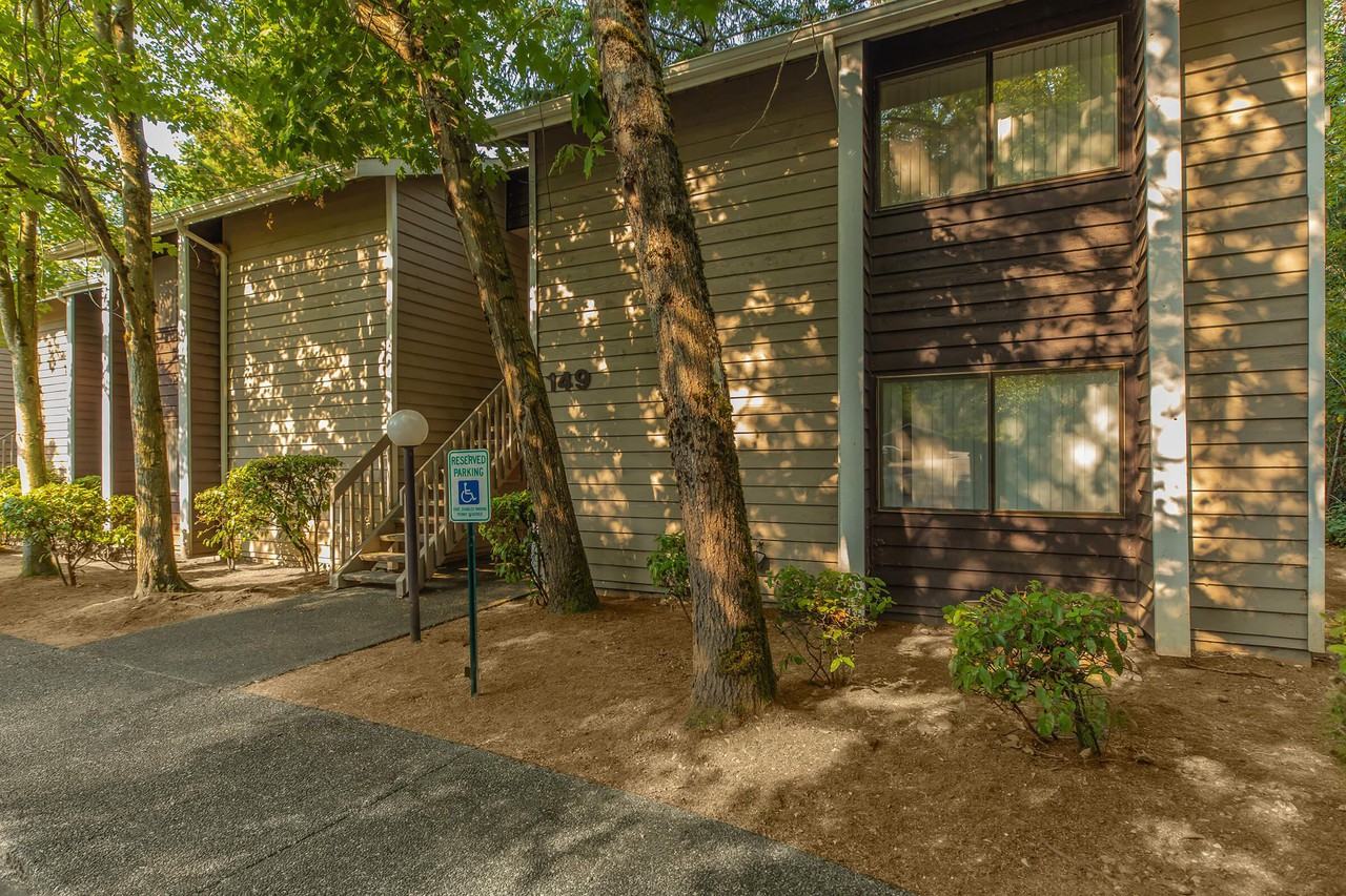 Pinewood Village Apartments - Photo 5 of 39