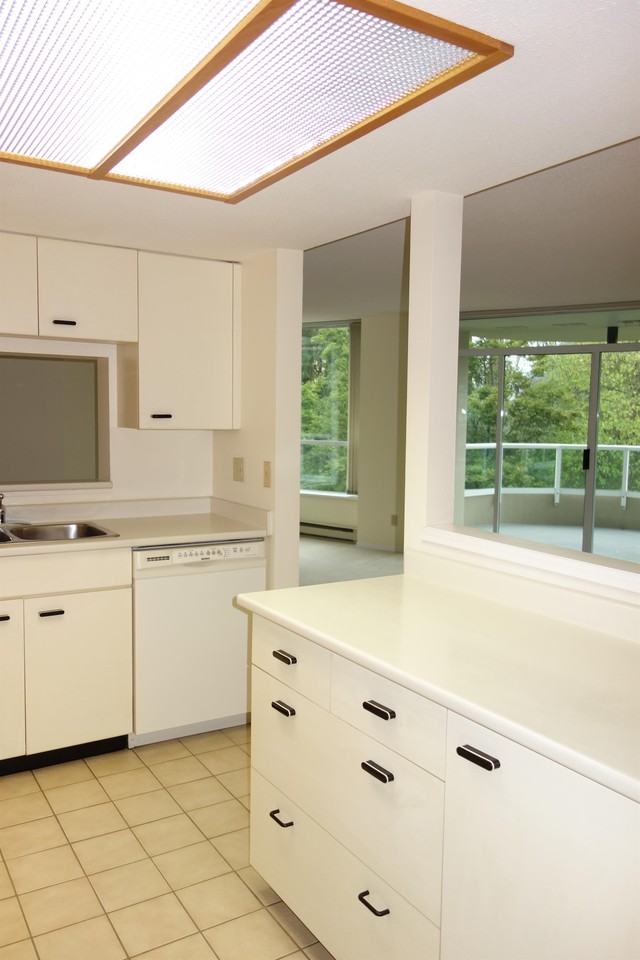 995 Roche Point Towers #603 - Photo 2 of 29