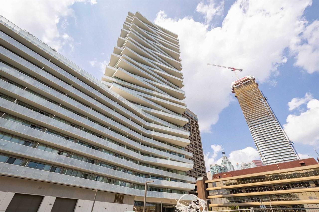15 Queens Quay East #1803
