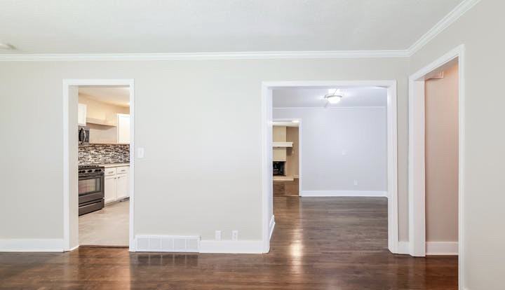 1405 Country Club Dr - Photo 3 of 12