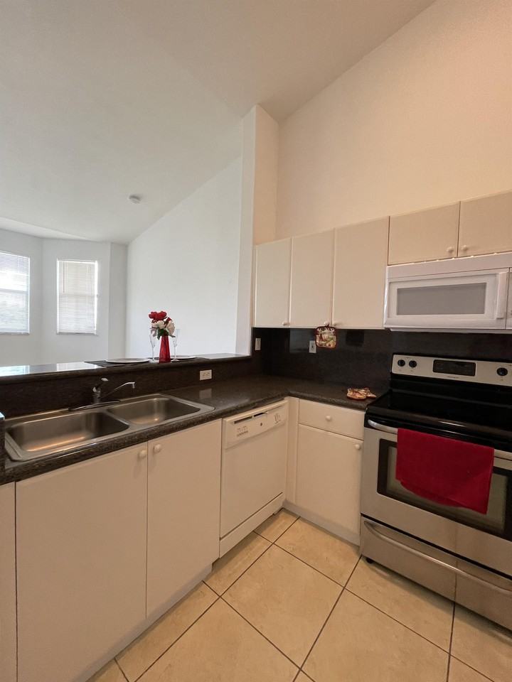 Shoma 2551 Southeast 16th Terrace - 1 #307 - Photo 2 of 15