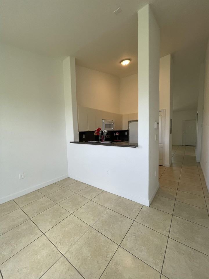 Shoma 2551 Southeast 16th Terrace - 1 #307 - Photo 3 of 15