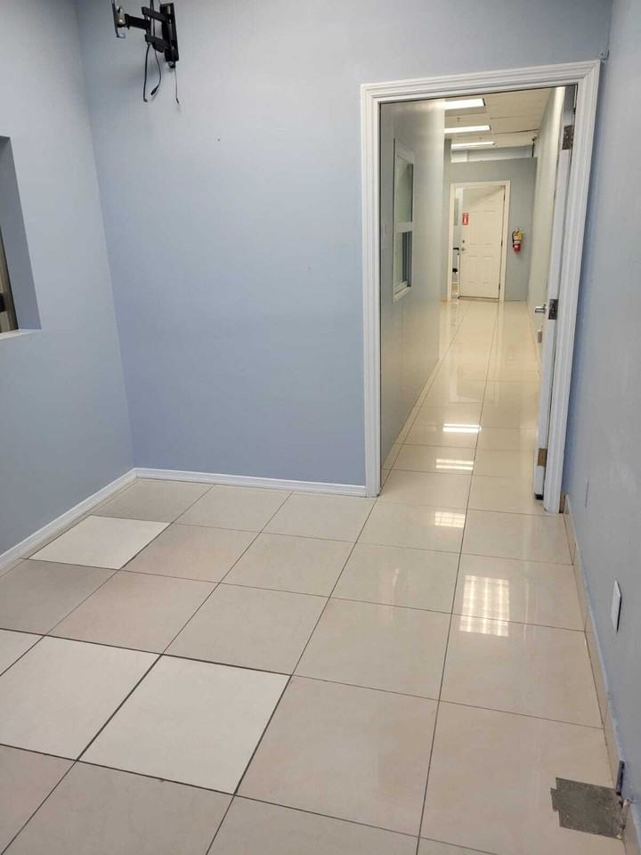 1901 S John Young Pkwy #103 - Photo 4 of 18