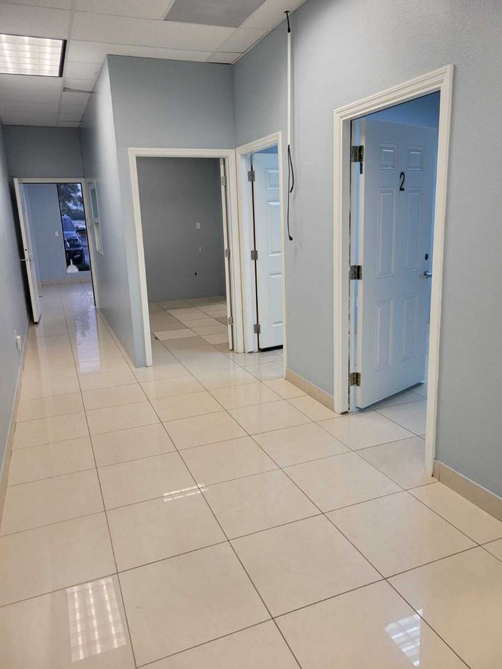 1901 S John Young Pkwy #103 - Photo 5 of 18