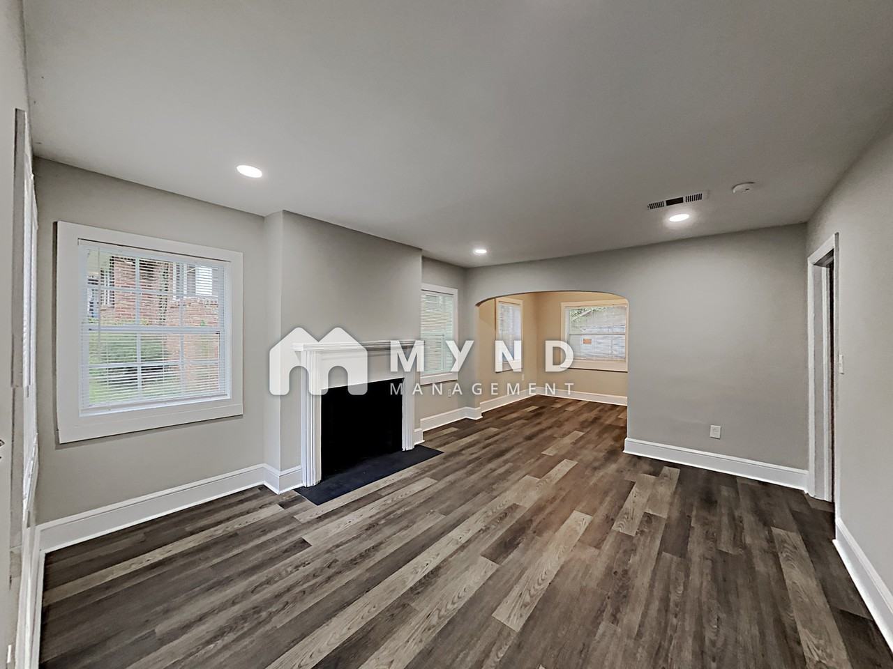 1376 Westmont Rd Sw - Photo 2 of 14