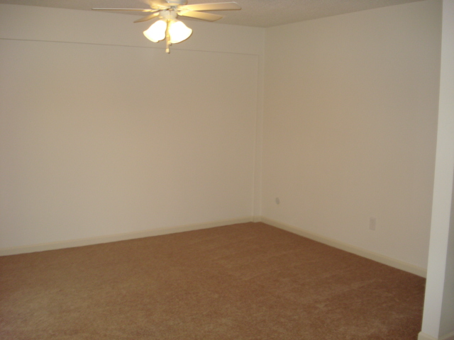 1955 Reynolds Lane - Photo 7 of 11