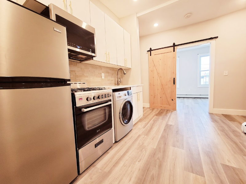 208 Webster Ave #9 - Photo 3 of 6