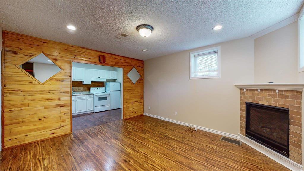 10824 61 Avenue Northwest - Photo 3 of 19