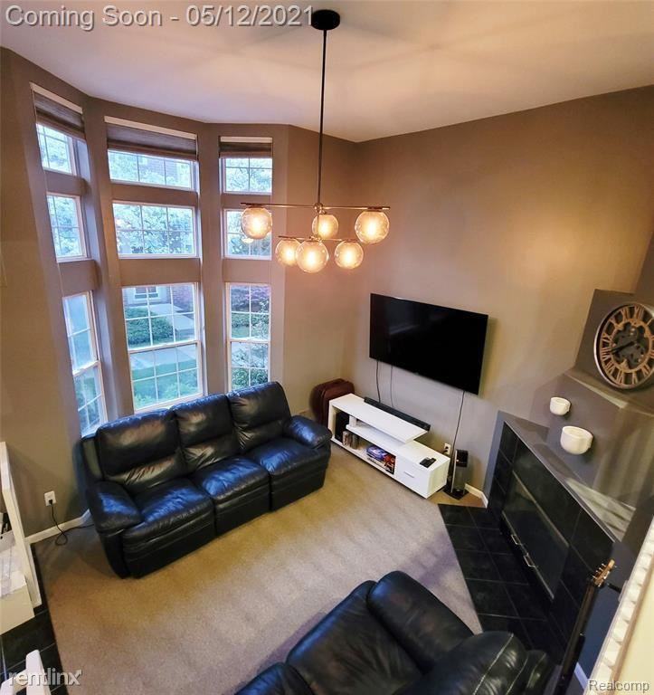 156 S Georgetown Sq - Photo 3 of 10