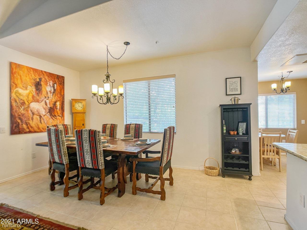 425 S Parkcrest - Photo 3 of 26