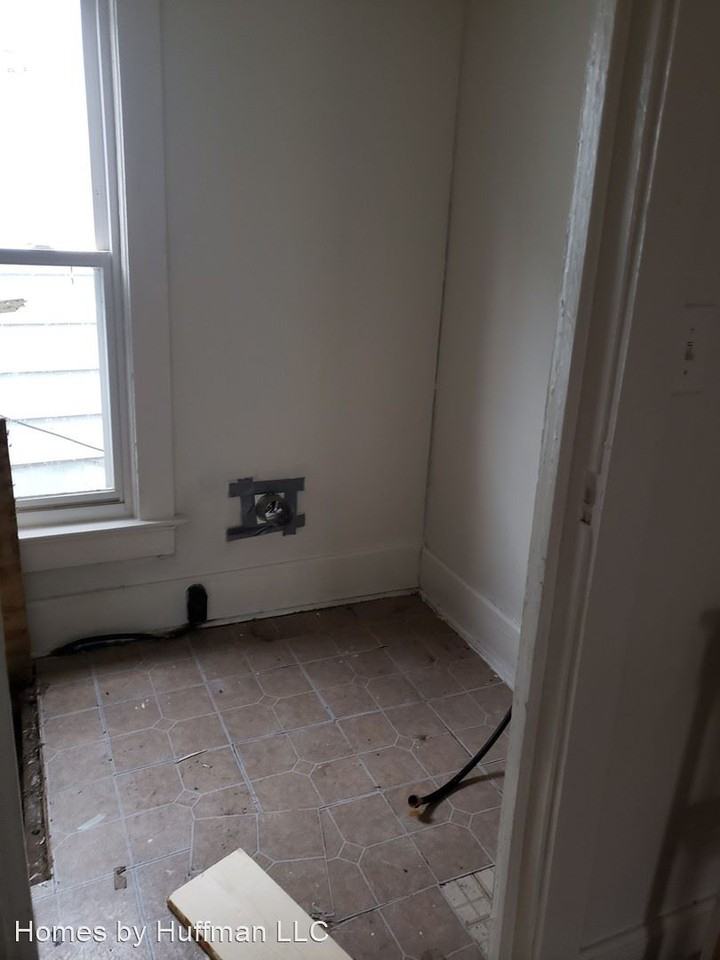 1333 E Franklin St - Photo 3 of 13