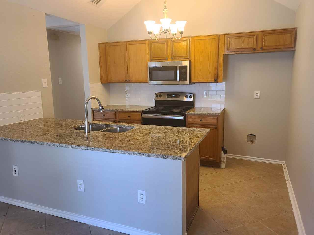 2323 Macon St - Photo 4 of 8