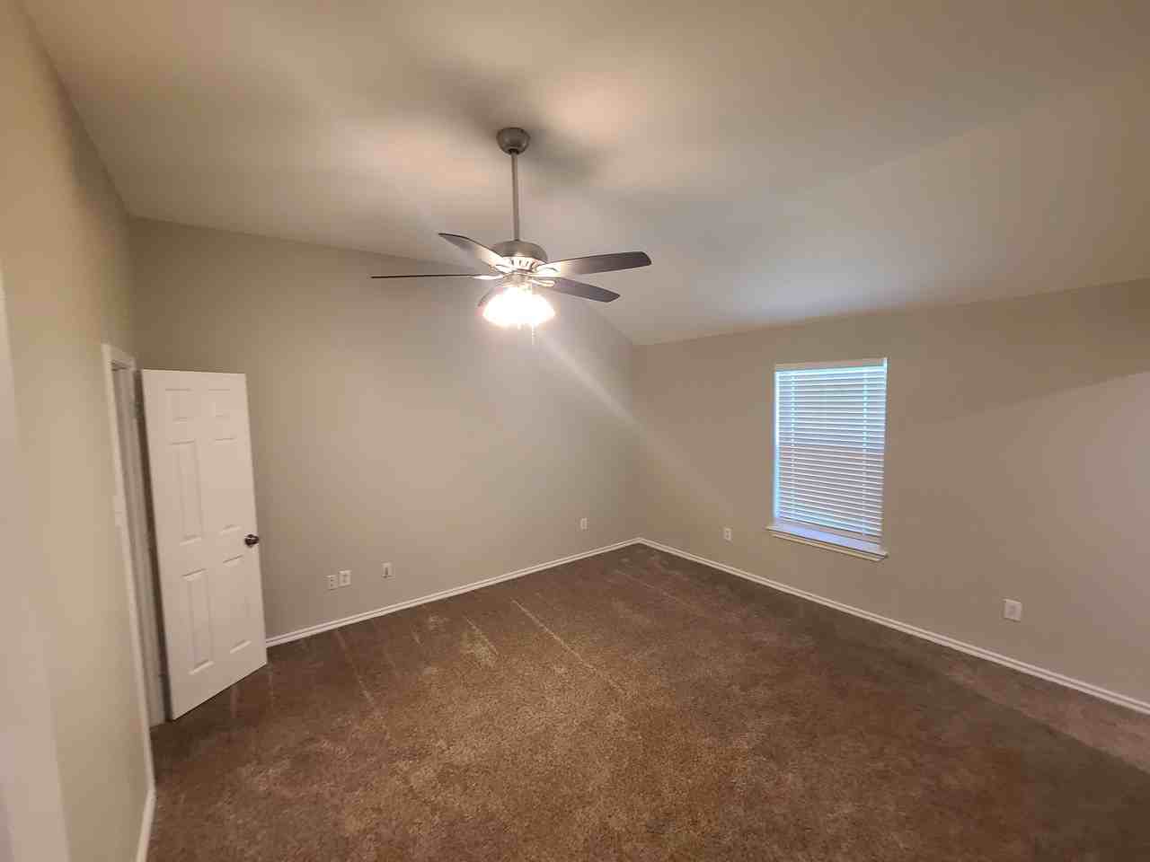 2323 Macon St - Photo 6 of 8