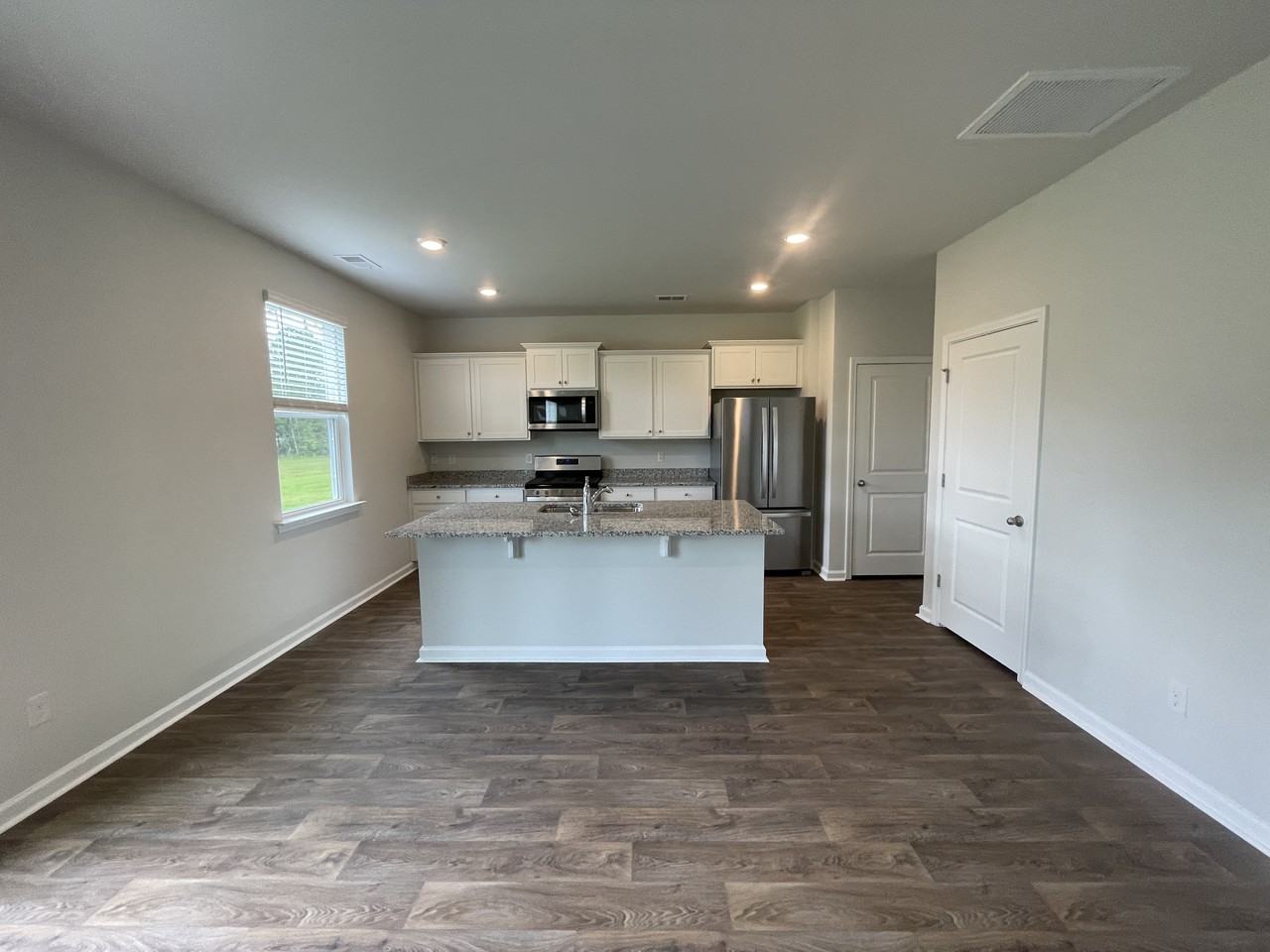 413 Zenith Blvd - Photo 3 of 13