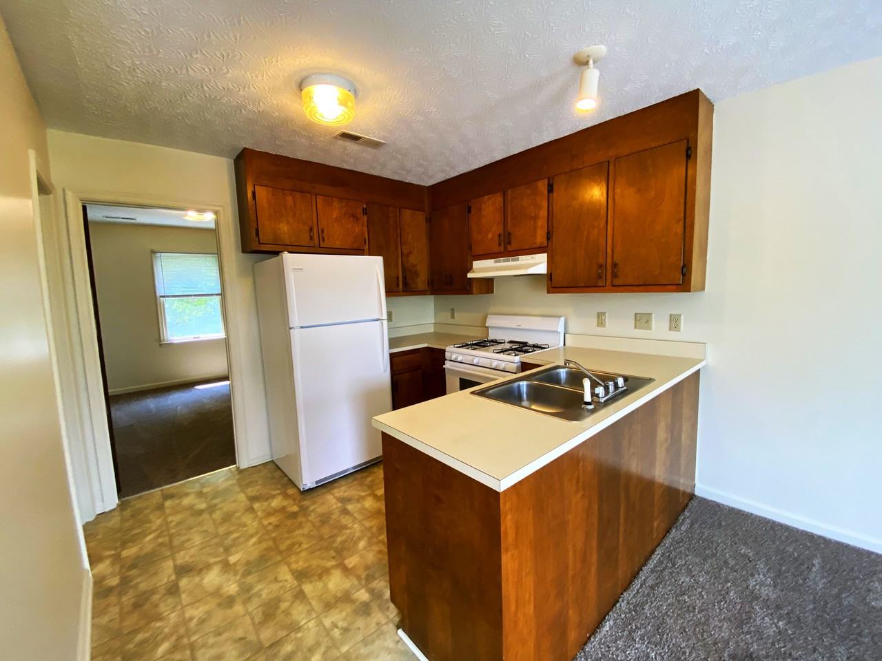 815 Western Rd - Photo 3 of 15