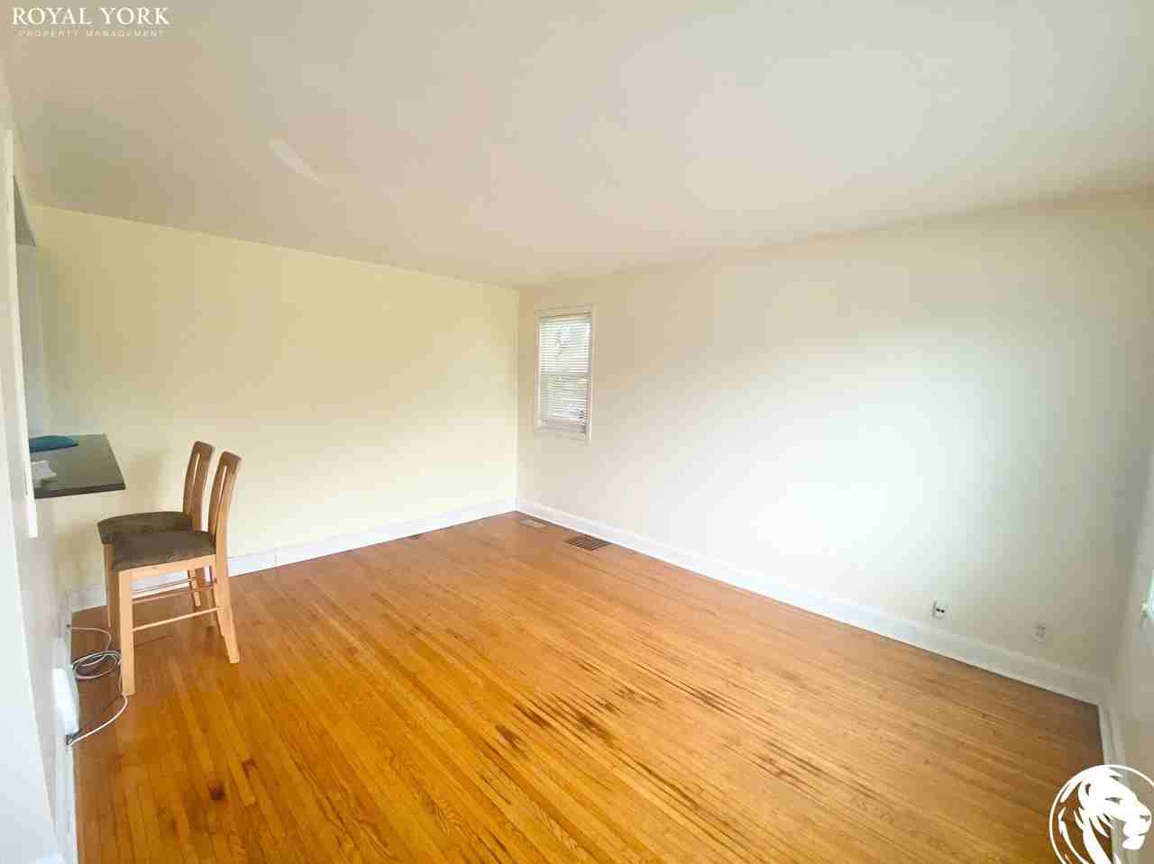 470 Bond St E #1 - Photo 3 of 18