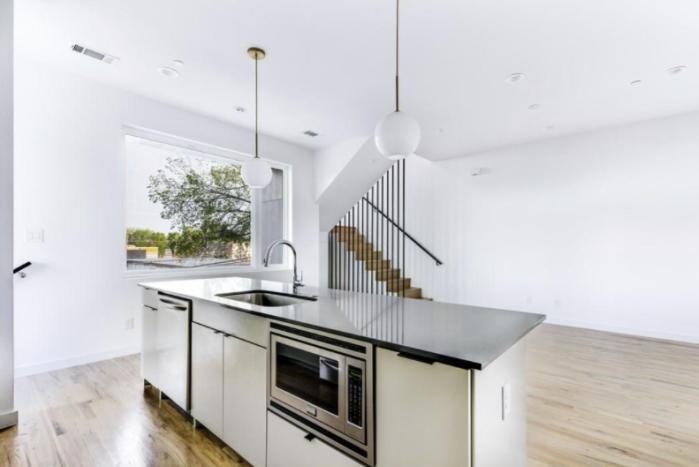 1715 Bennett Ave - Photo 3 of 7