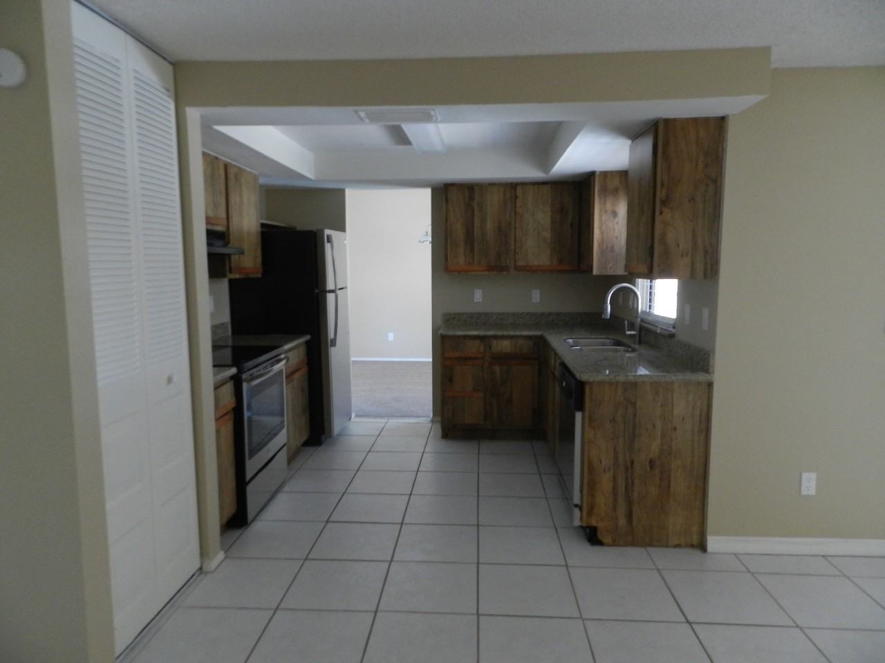 10312 Maverick St - Photo 3 of 14