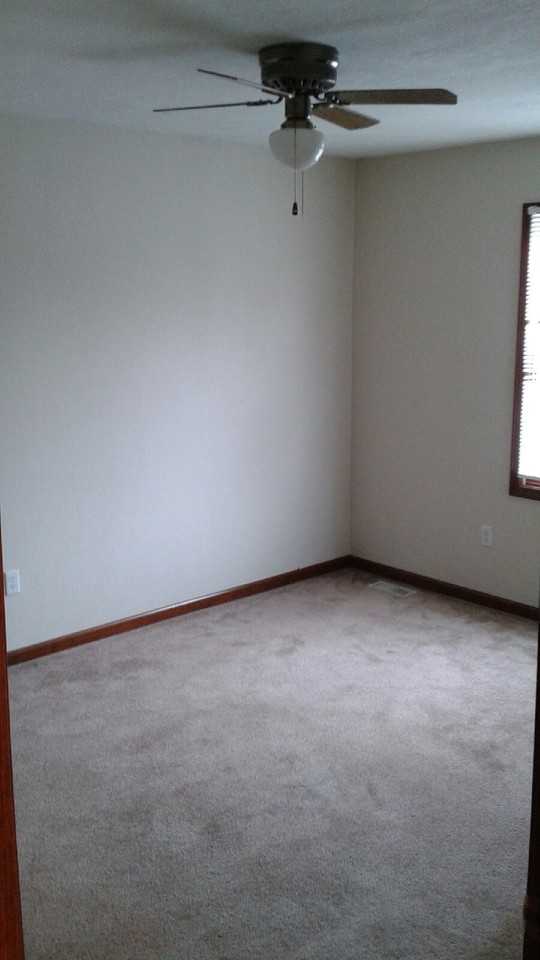 1826 Lexington Dr - Photo 3 of 5