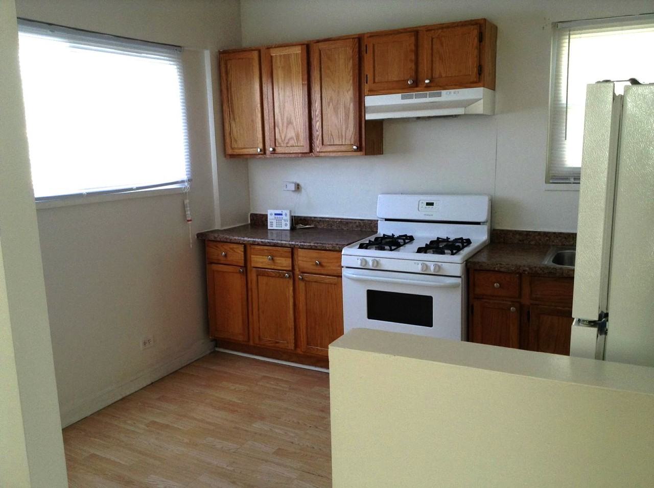 11812 S Watkins Ave - Photo 3 of 12