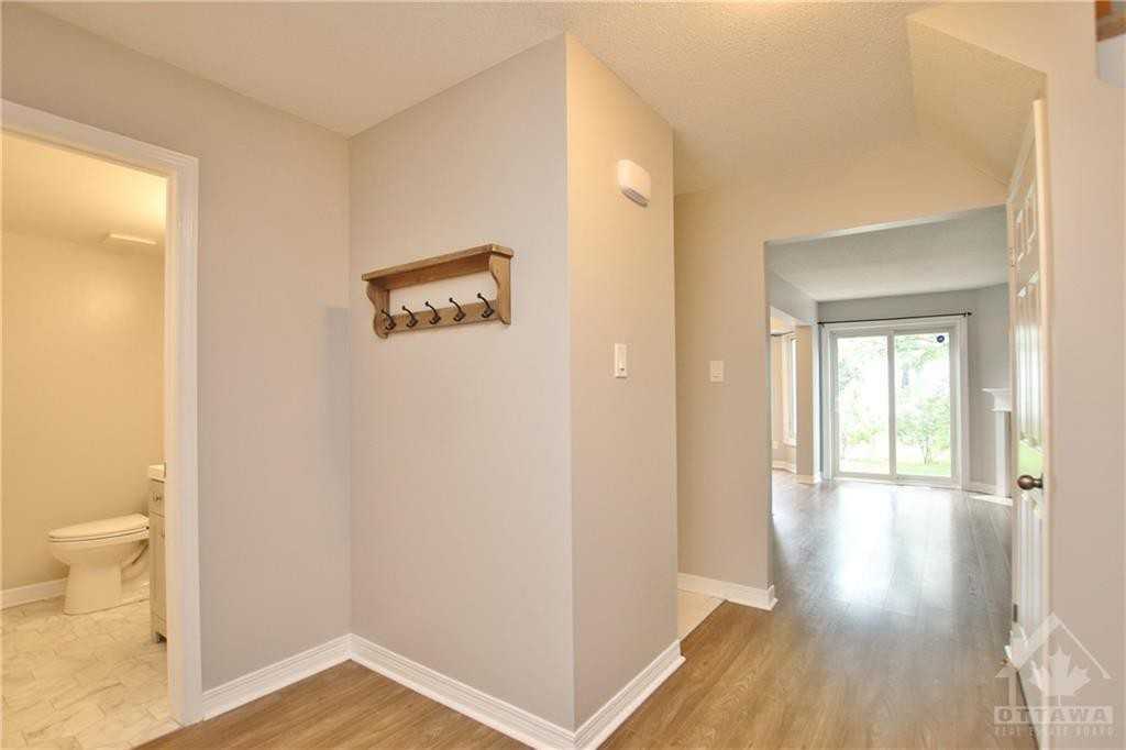 131 Bridlewood Drive - Photo 3 of 14