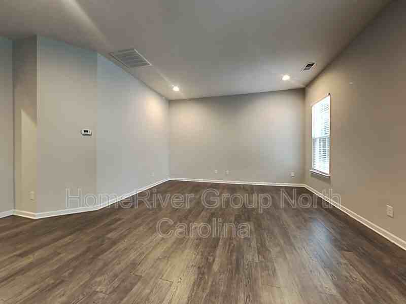 2613 Holly Oak Ln - Photo 2 of 14