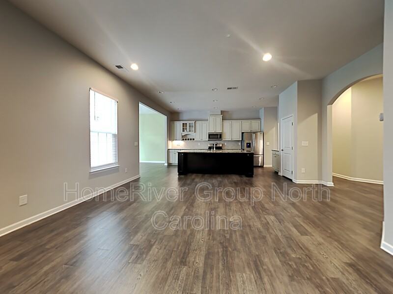 2613 Holly Oak Ln - Photo 3 of 14