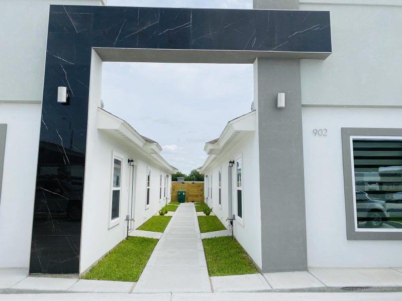 909 W Carmel Ave Apt 3 - Photo 2 of 11