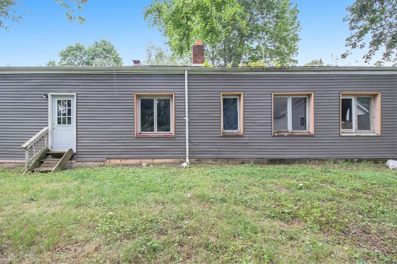 3215 Grand Prairie Rd #B - Photo 2 of 9