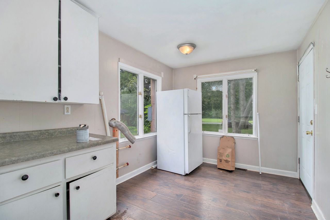 3215 Grand Prairie Rd #B - Photo 4 of 9