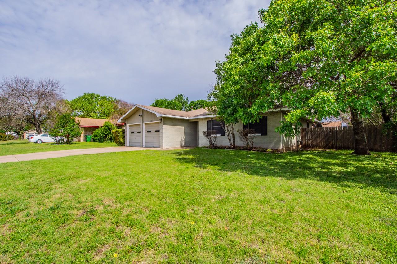 1304 East Mesa Park Drive - Photo 2 of 11