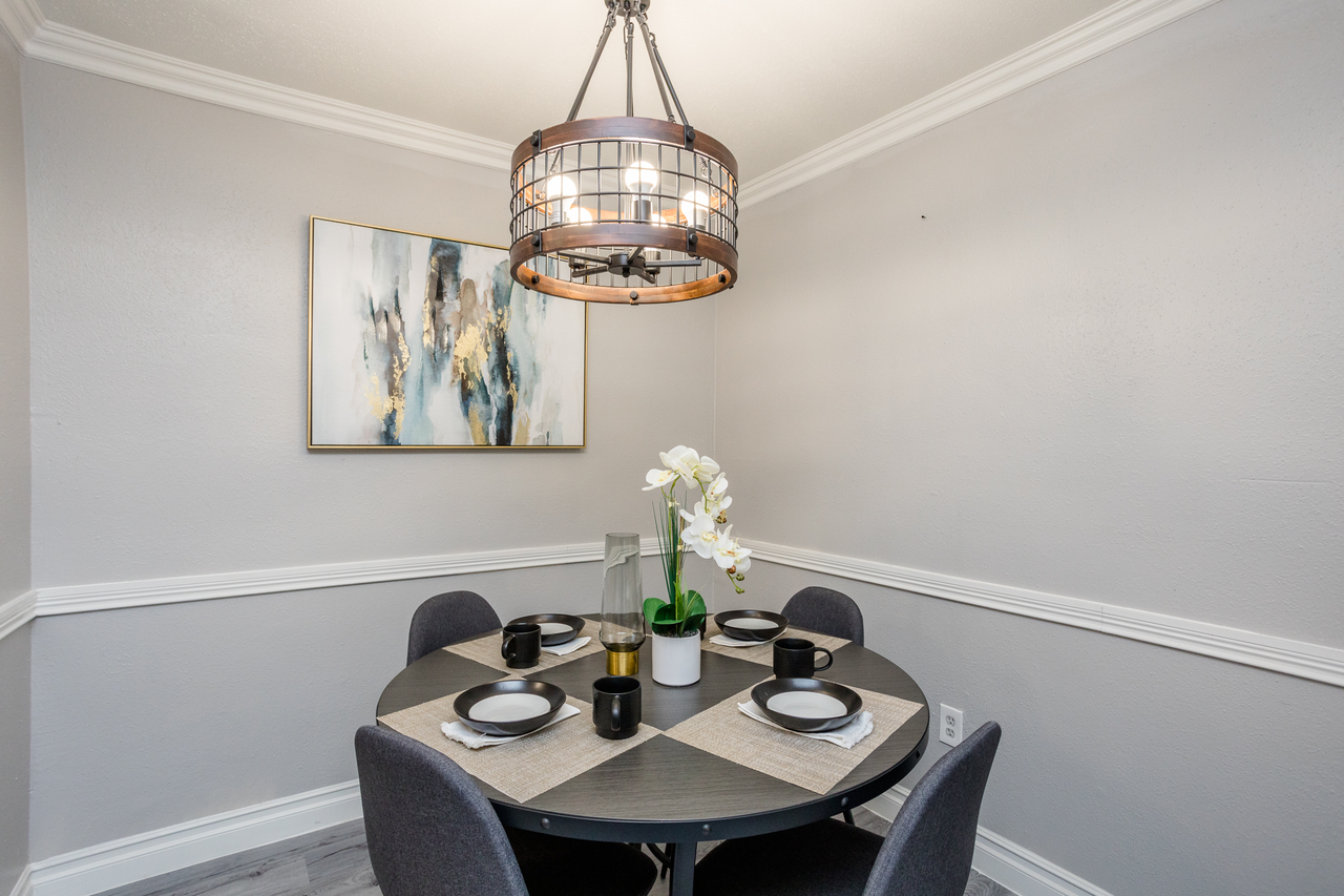 Villa Luna Apartments - Photo 4 of 50