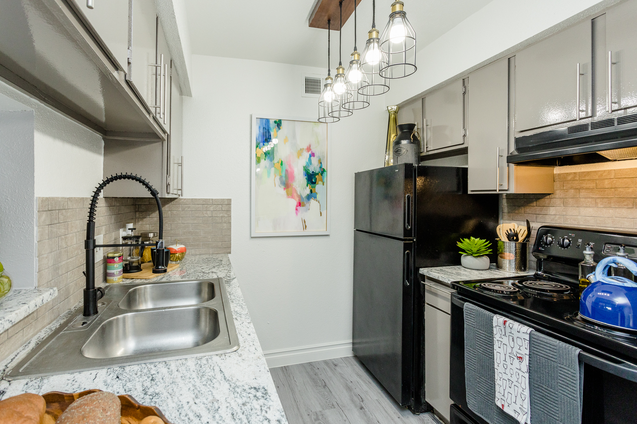 Villa Solano Apartments - Photo 7 of 19