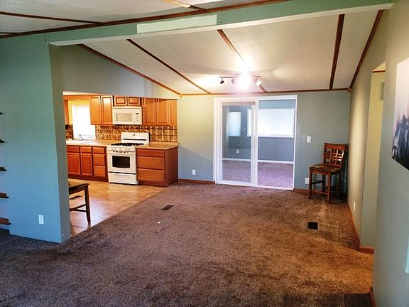 207 E Plumb St - Photo 2 of 10