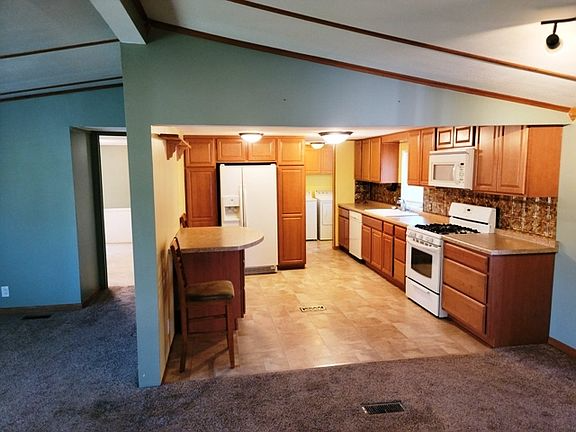 207 E Plumb St - Photo 3 of 10