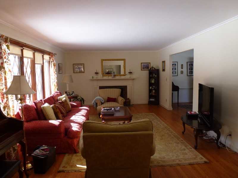 14 Joanna Way - Photo 3 of 17