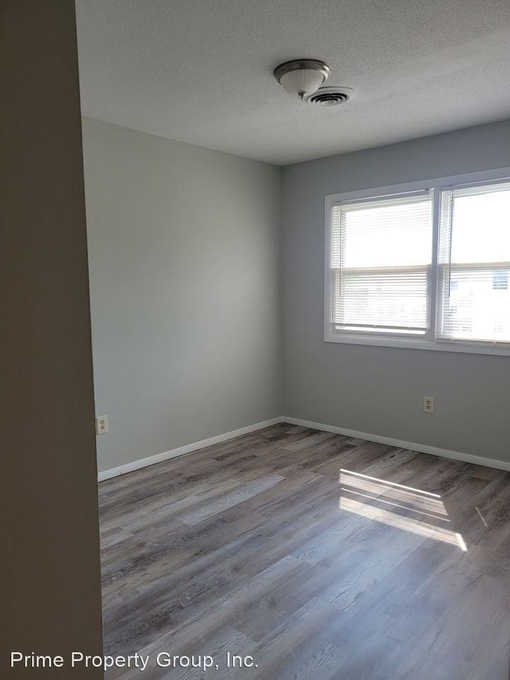 705 Hollycrest - Photo 2 of 10