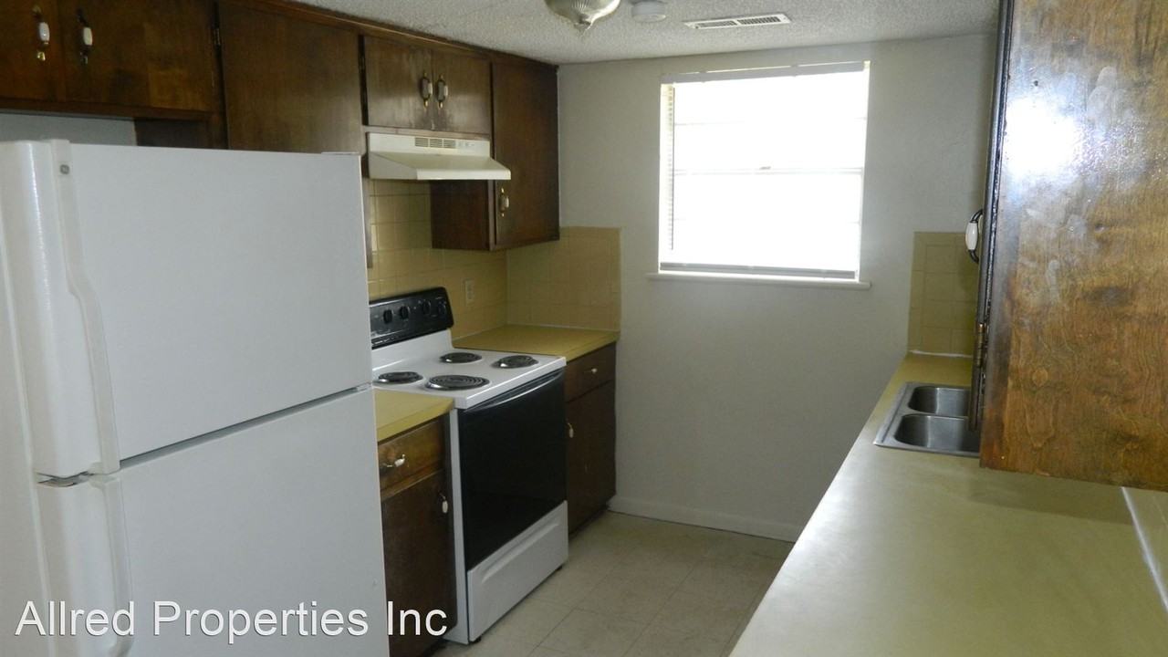 1702 Kimbrough St. - Photo 3 of 8