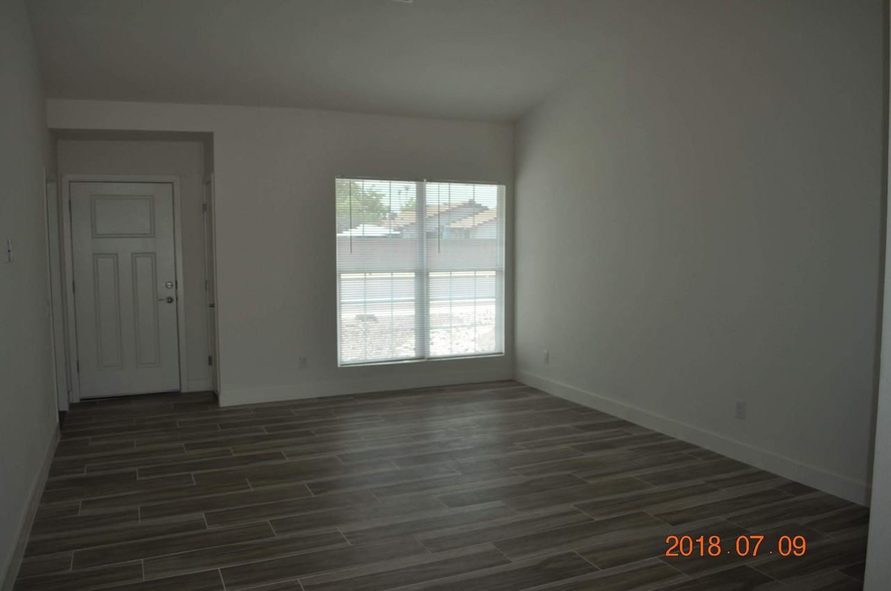 6758 W Mountain View Rd - Photo 3 of 15