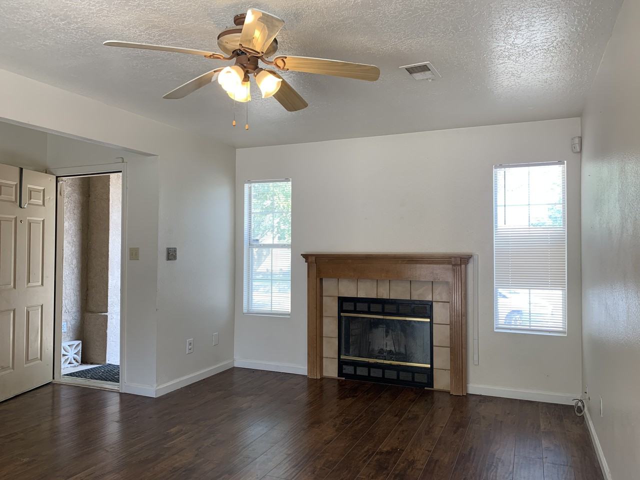 1913 Verbena Dr Ne - Photo 3 of 22