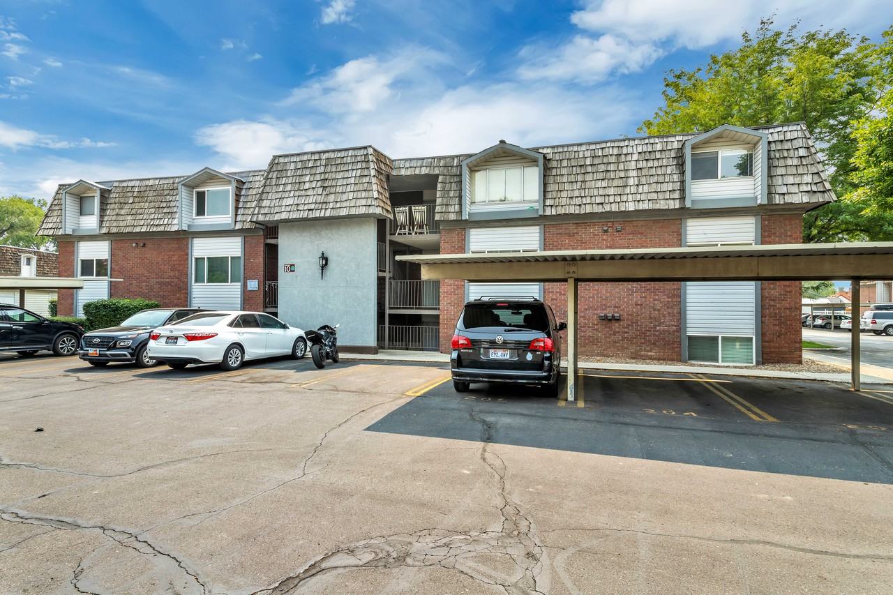 1671 Hickory Ln - Photo 2 of 21