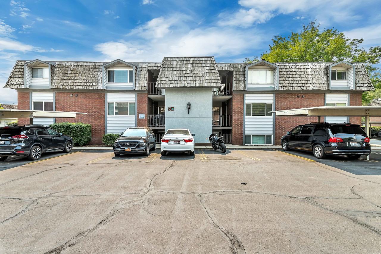 1671 Hickory Ln - Photo 3 of 21