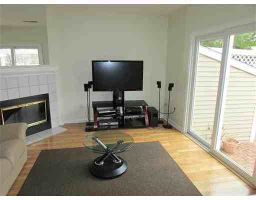 247 Allerton Commons Ln - Photo 2 of 14